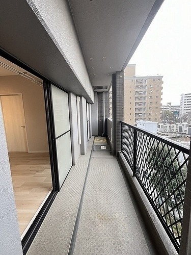 洗濯機はここ。