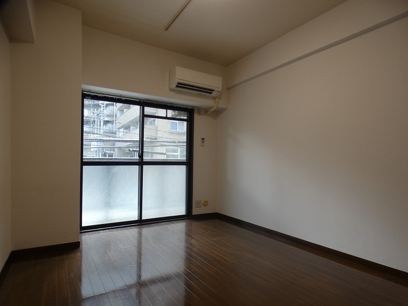 日当たりが良いお部屋でございます。