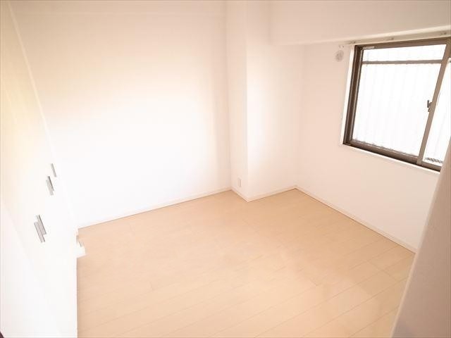 こちら寝室にいかがでしょうか。