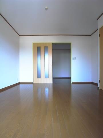 こちら寝室にいかがでしょうか。