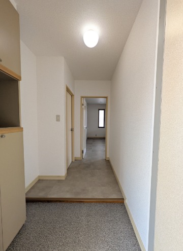明るい玄関でお出迎え