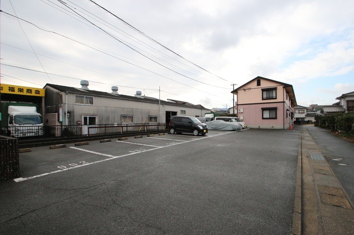 敷地内駐車場もございます。