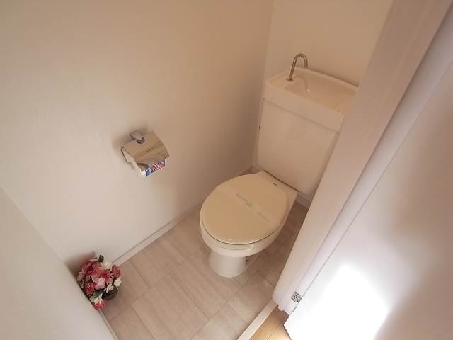 清潔感のあるトイレですね