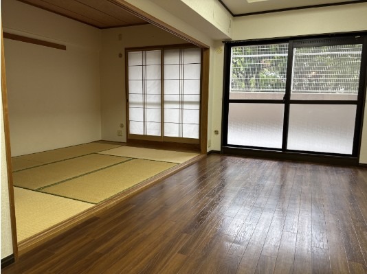 家具の配置に困らないリビングですね
