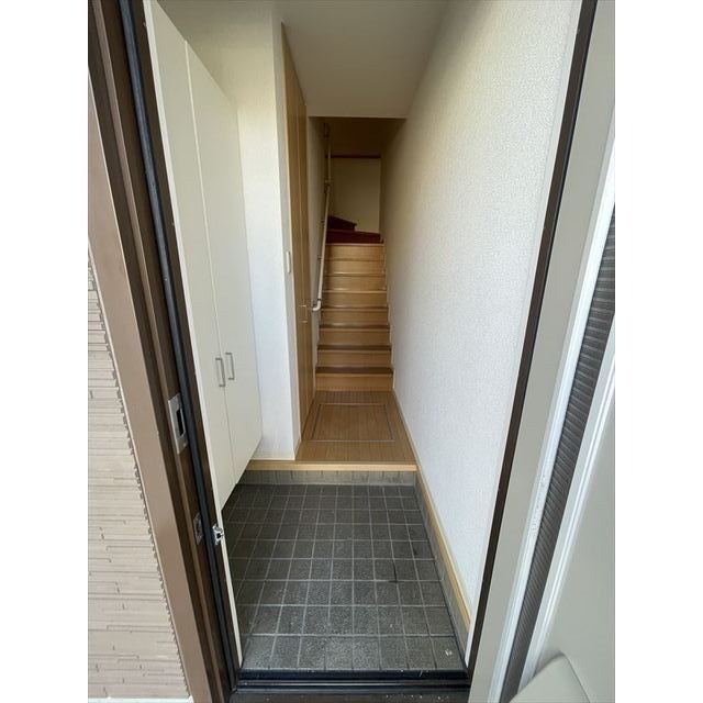 玄関も充分なひろさです