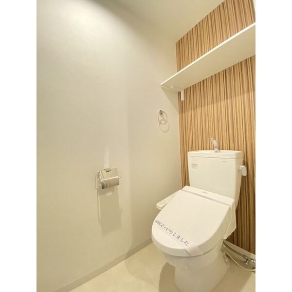 清潔感のあるトイレですね