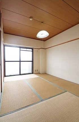 こちら寝室にいかがでしょうか。