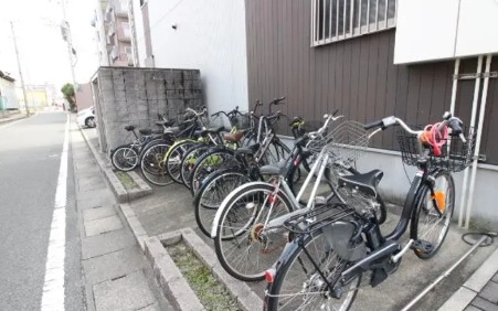 駐輪スペースあります