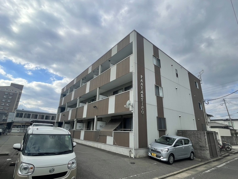 敷地内駐車場空きあります！
