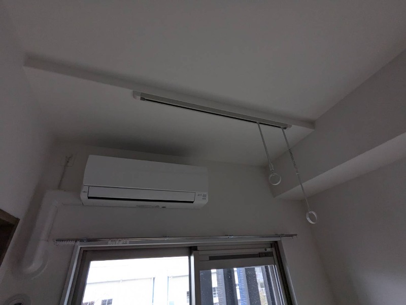 室内物干し竿もあります。