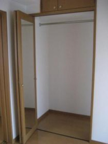 かさばりやすいお洋服もたっぷり収納可能です