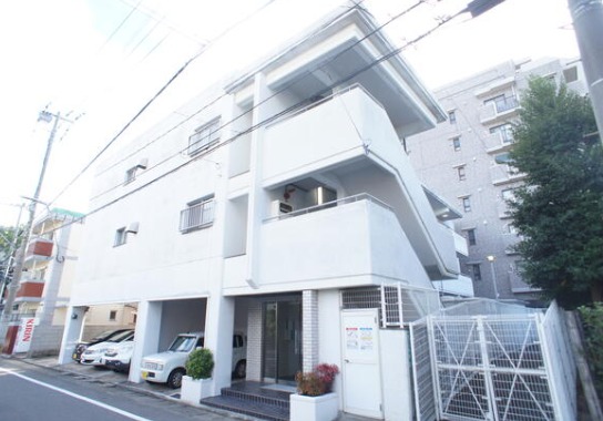 共有のゴミ捨て場もございます。