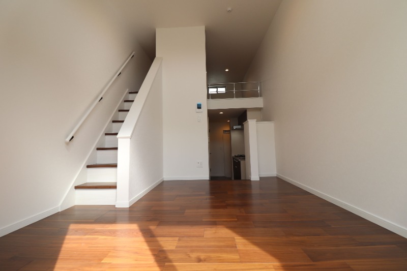 6帖の天井高のお部屋で開放感があります