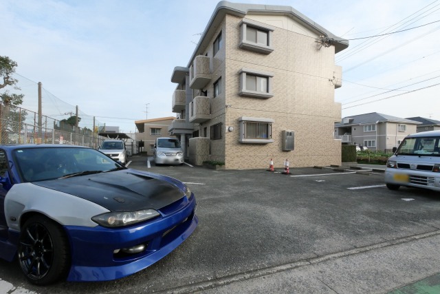 敷地内駐車場空きございます。