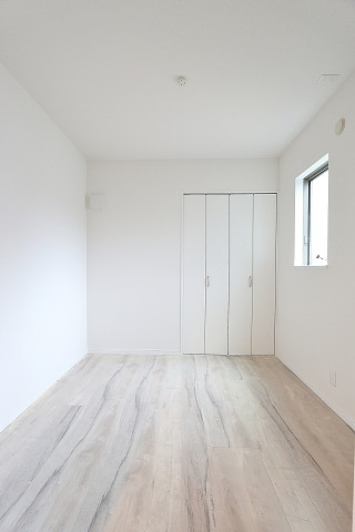 寝室にぴったりの洋室ですね