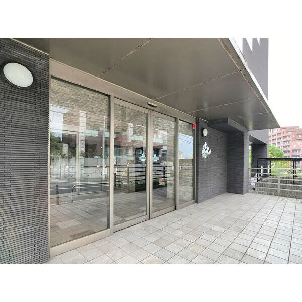 オートロック完備。