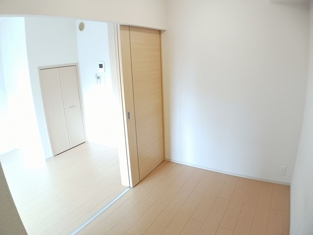 こちら寝室にいかがでしょうか。
