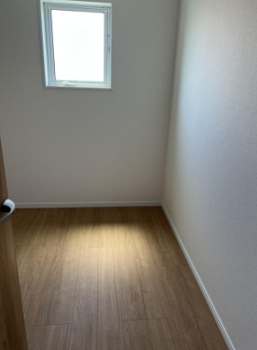 こちら寝室にいかがでしょうか。