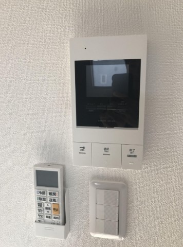 モニター付きインターホン付きです。