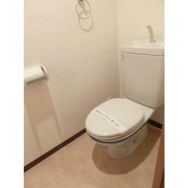 清潔感のあるトイレですね