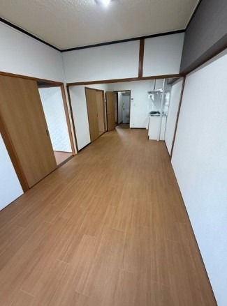 家具の配置に困らないリビングですね