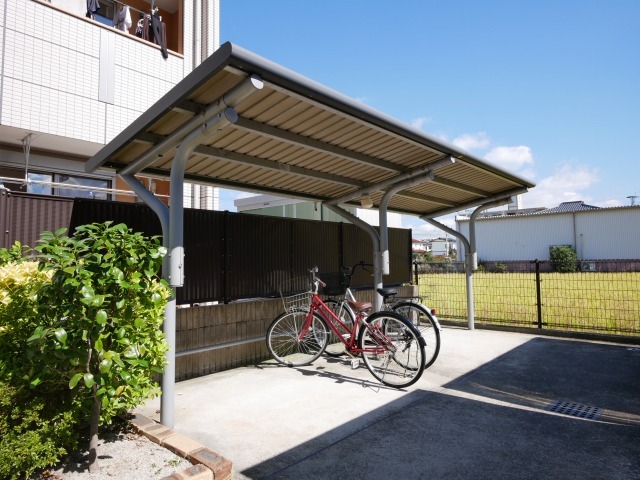 敷地内駐輪場もあります。