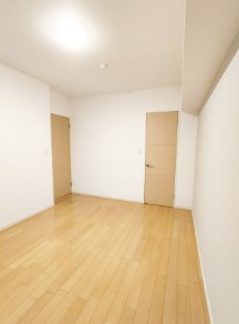 6.0帖の洋室です。開ければリビングと繋がります