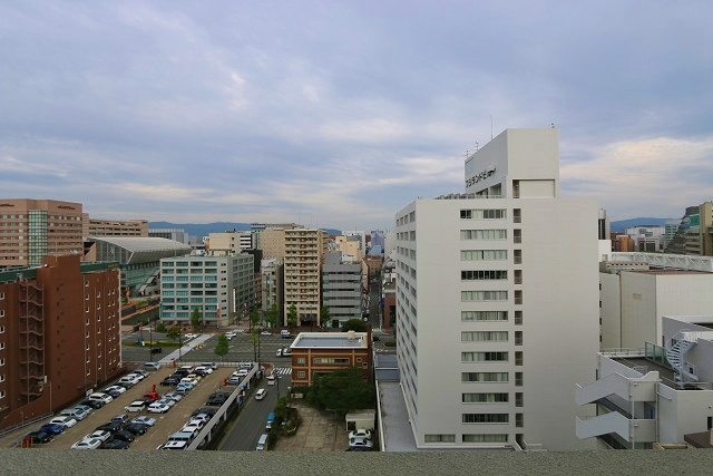 前に建物がないので日当たりがいいです