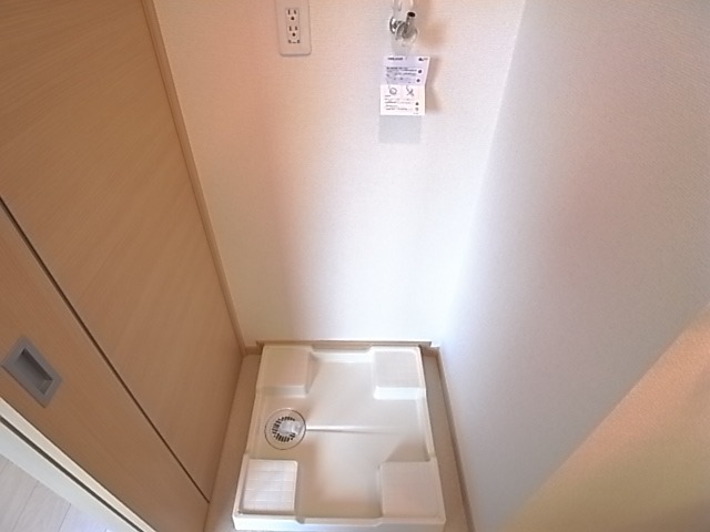 洗濯機はもちろん室内です。