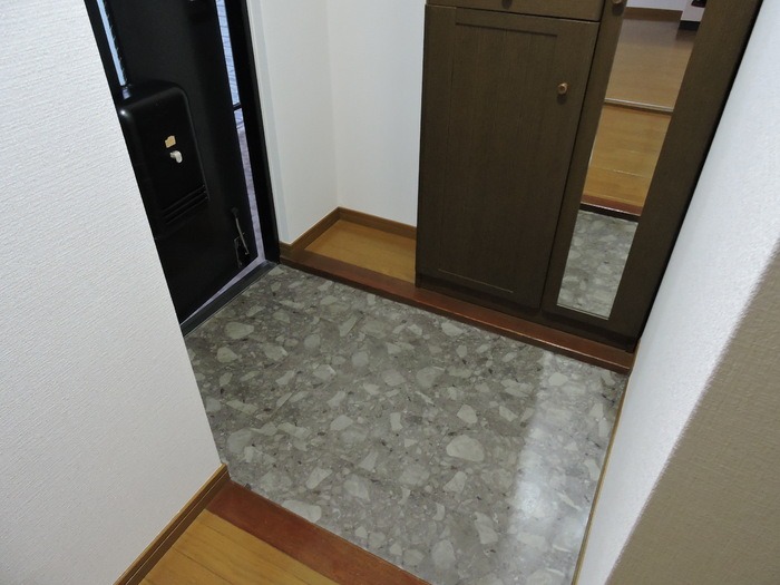 玄関はこのようになってます。