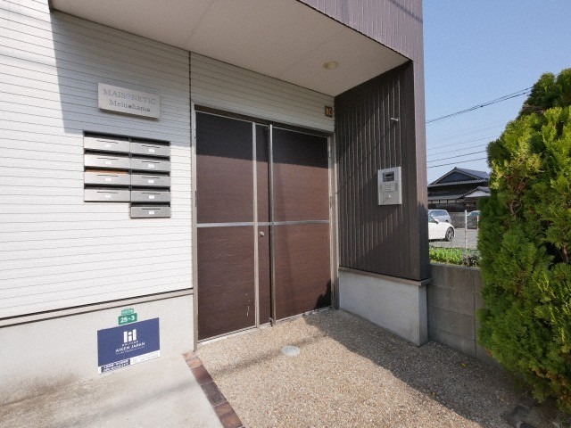オートロックも完備。
