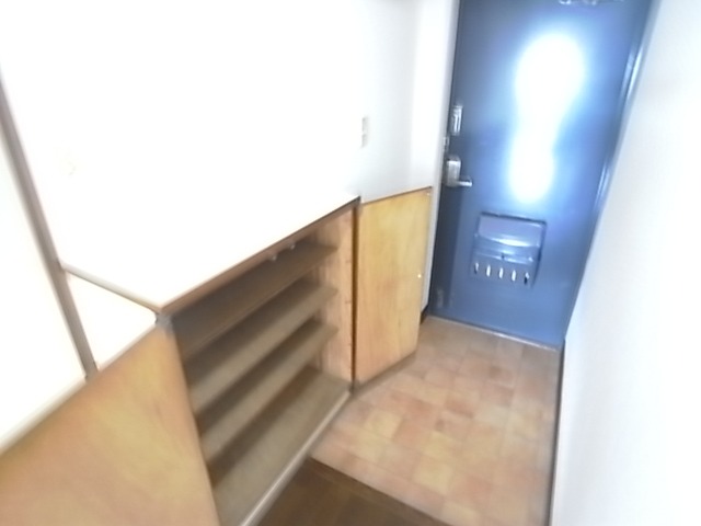 玄関はこのようになってます。