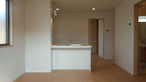 家具の配置に困らないリビングですね