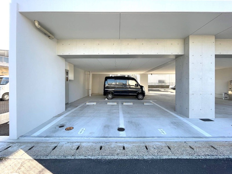 今なら敷地内駐車場空きあります☆