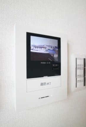モニター付きインターホンで安心ですね
