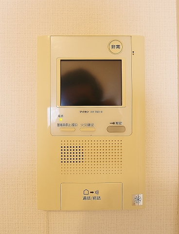 来客の確認ができるモニタ付きです