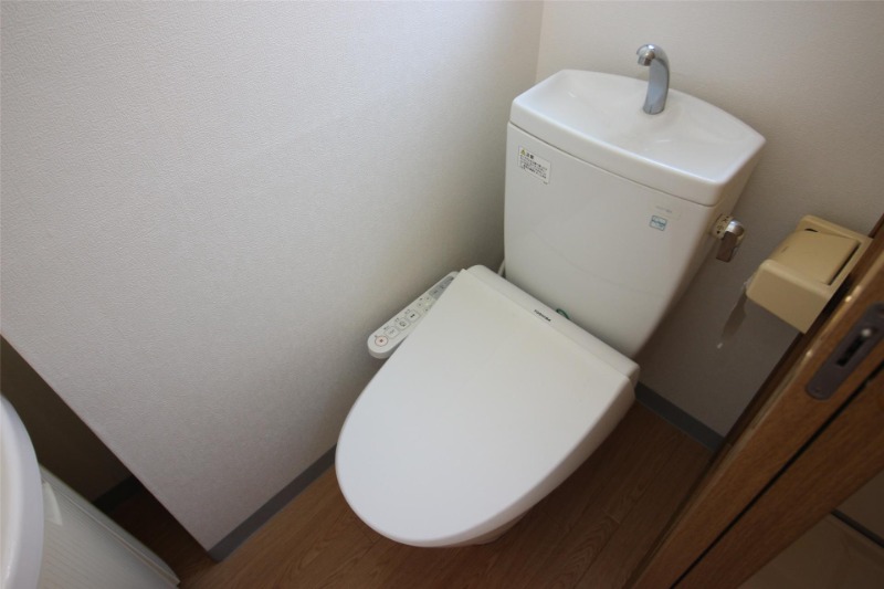 ウォシュレット付きです