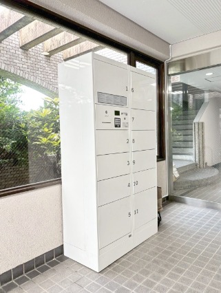 便利な宅配ボックス付きです