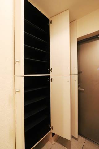 玄関はこのようになっています。