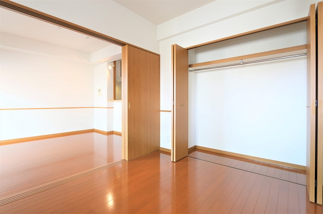 横広の大きなクローゼット