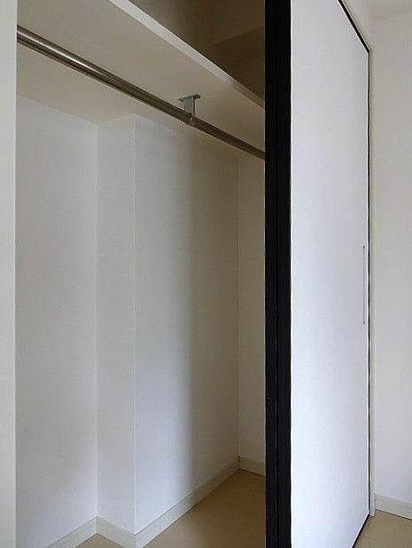かさばりやすいお洋服もたっぷり収納できます