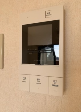 モニター付きインターホン付き。