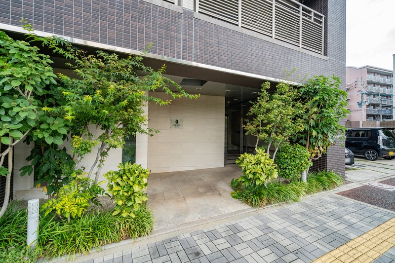 植栽があるエントランスです