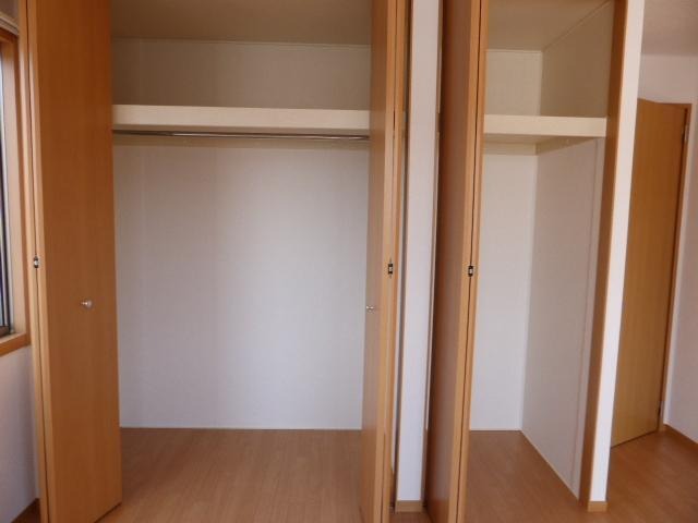 洋服も沢山収納できます
