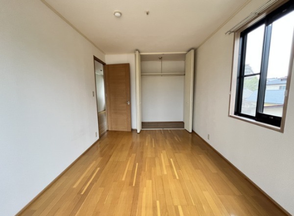 こちら寝室にいかがでしょうか。