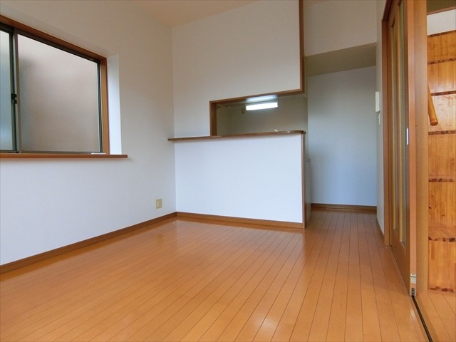 広々とした9帖越えのリビングですね。