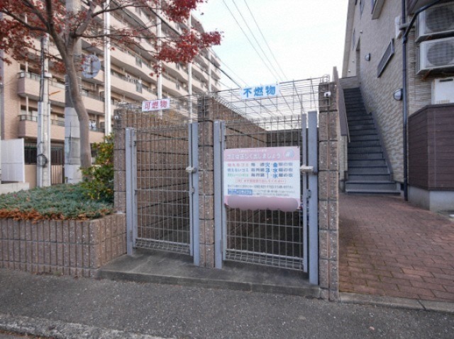 敷地内にゴミ置き場もございます。