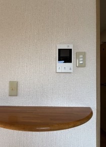 モニター付きインターホンで安心ですね。
