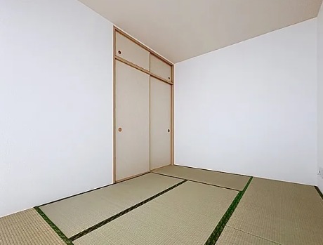 こちら寝室にいかがでしょうか。