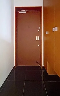 玄関はこのようになっています。